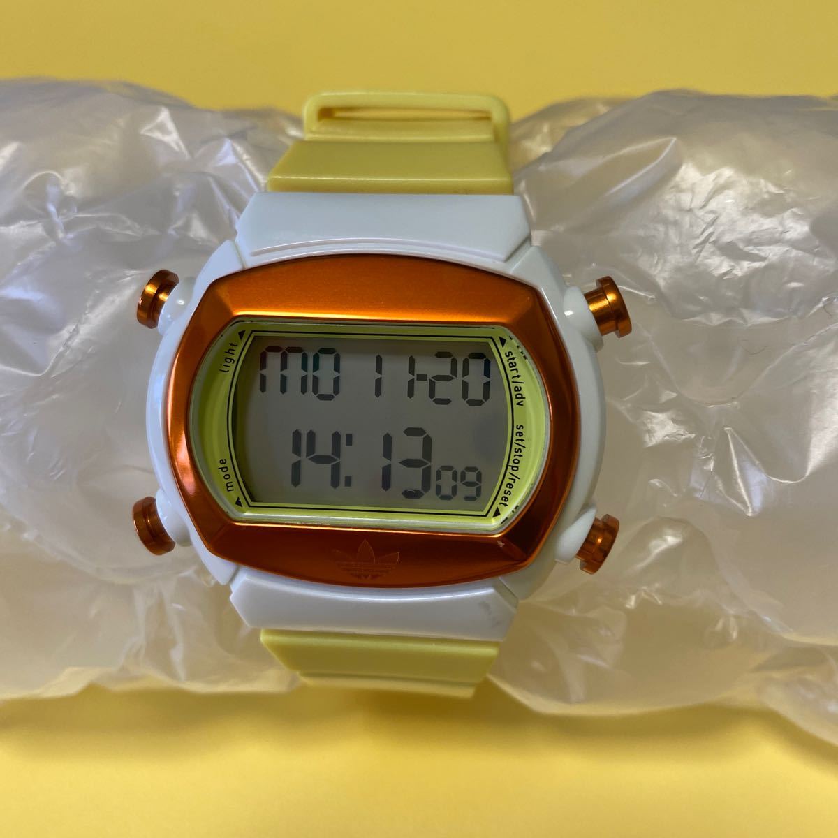 アディダス　adidas 腕時計 デジタル　黄色　_画像1