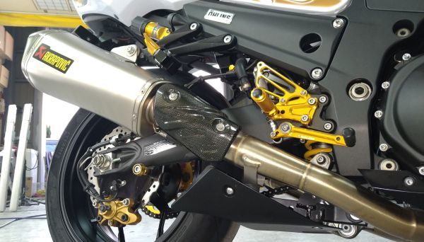 KGD3Yw01★KAWASAKI★ZX-14R★ZZR1400★後期★AKRAPOVIC★アクラポビッチ★スリップオンチタンマフラー★S-K14SO6-HZAAT★美品★走行少ない_画像2