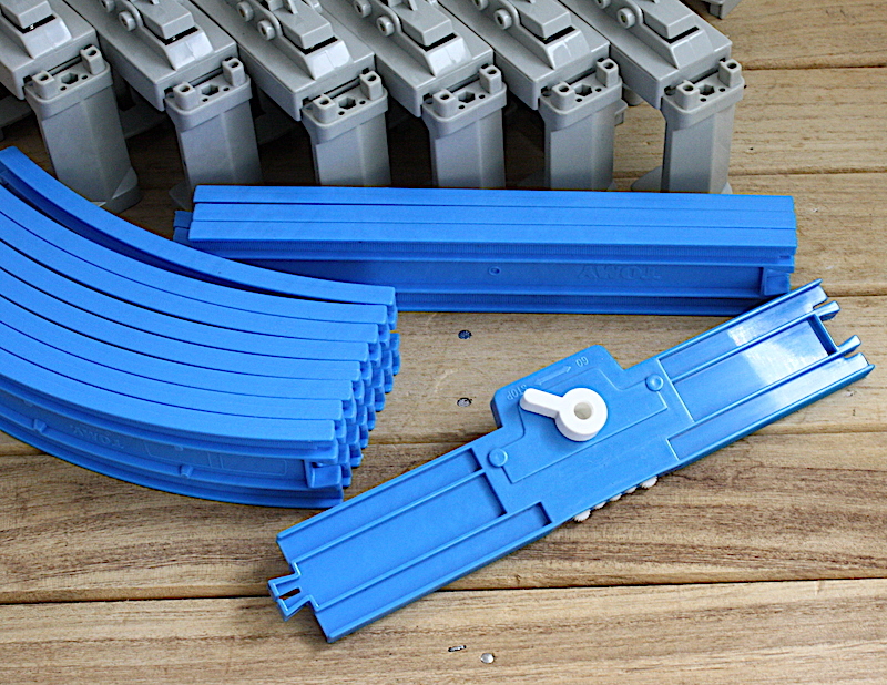  Plarail . seat type mono rail bending line rail + direct line rail + Stop rail + holder +. legs 