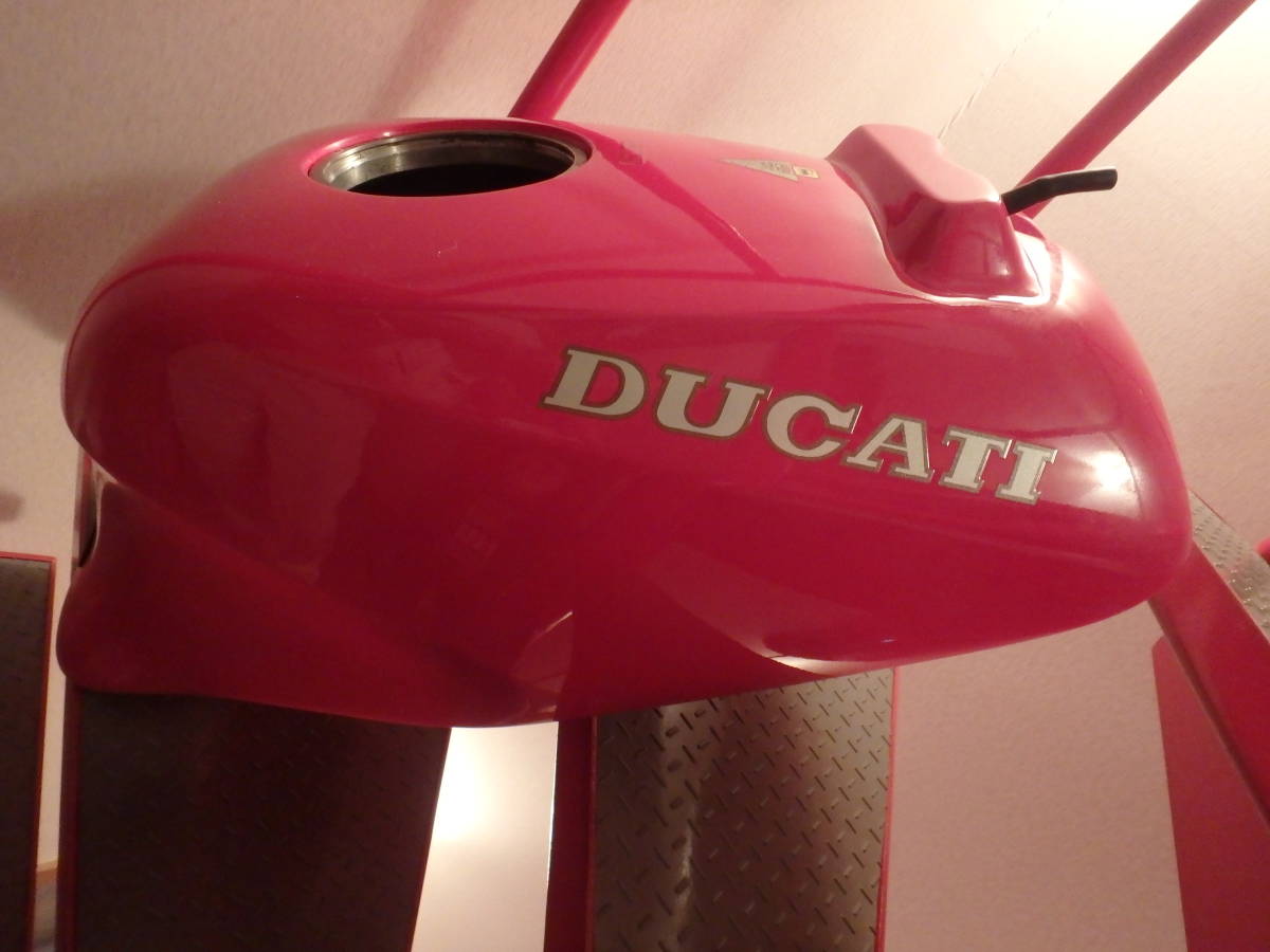ドカティ　DUCATI　900SS　ガソリンタンク_画像2