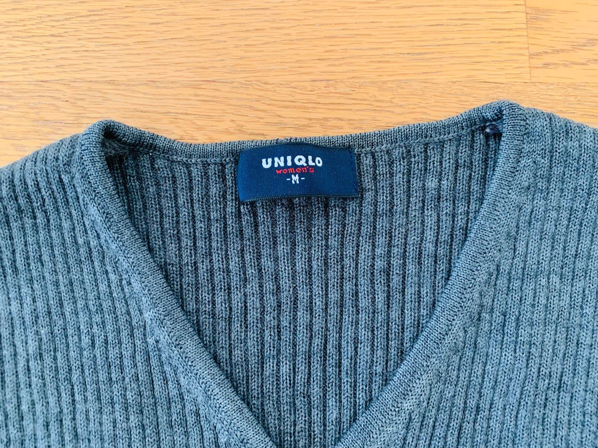 ユニクロ　グレー　セーター　Mサイズ