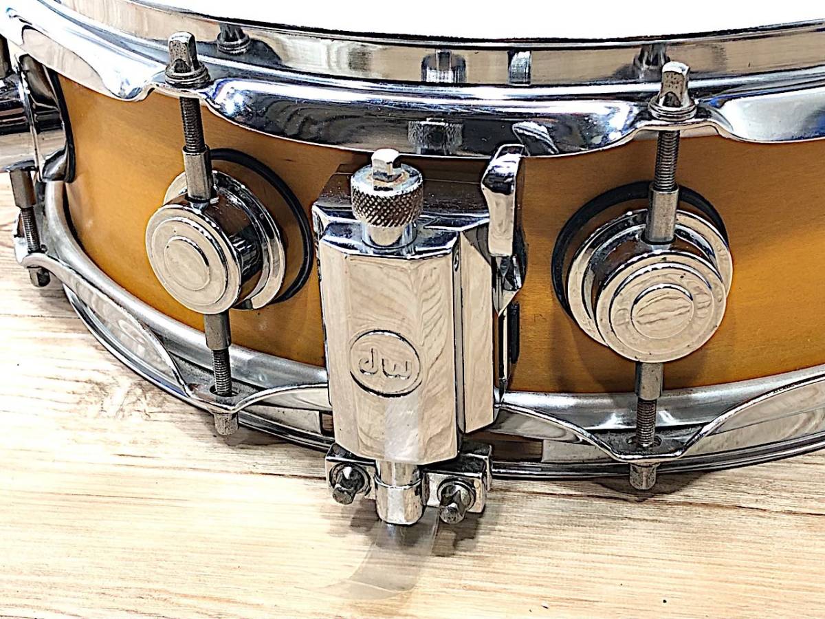 11/155 【動作確認済】dw collector's SERIES TEN AND SIX 4.5inch All Maple メイプル スネアドラム 2007年7月17日製造 14×4.5_画像6