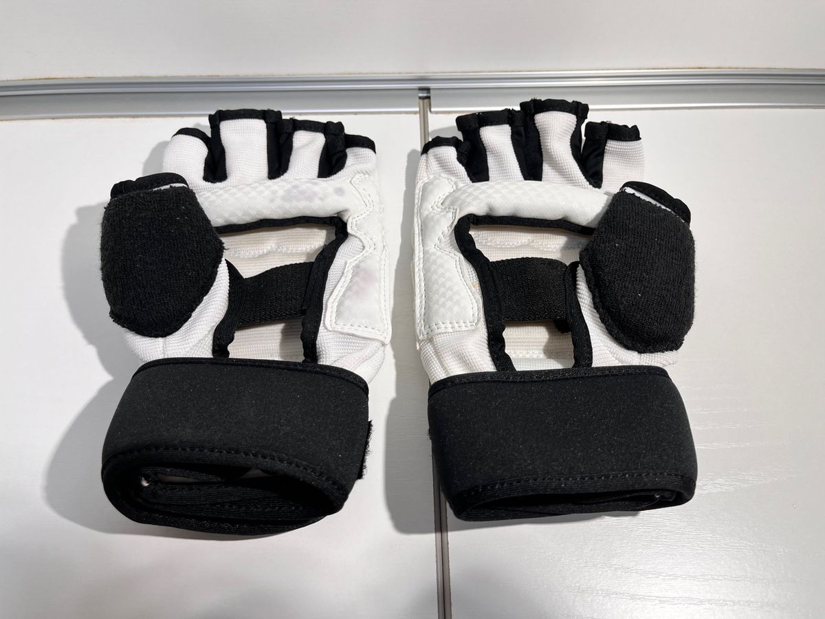 LAVA 暗闇キックボクシング グローブ&シューズ Sサイズセット LAVA 暗闇キックボクシング グローブ&シューズ Sサイズセット