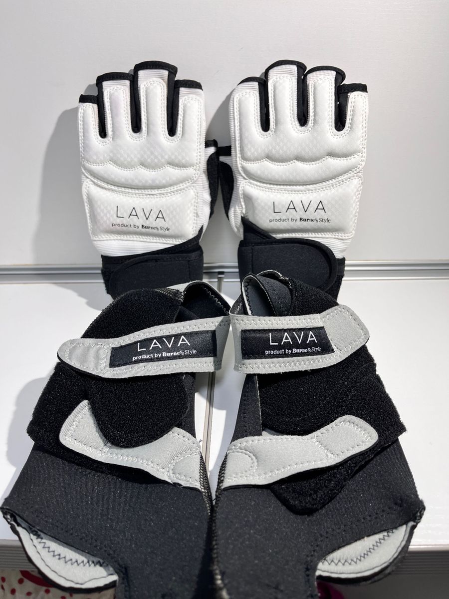 LAVA 暗闇キックボクシング グローブ&シューズ Sサイズセット LAVA 暗闇キックボクシング グローブ&シューズ Sサイズセット