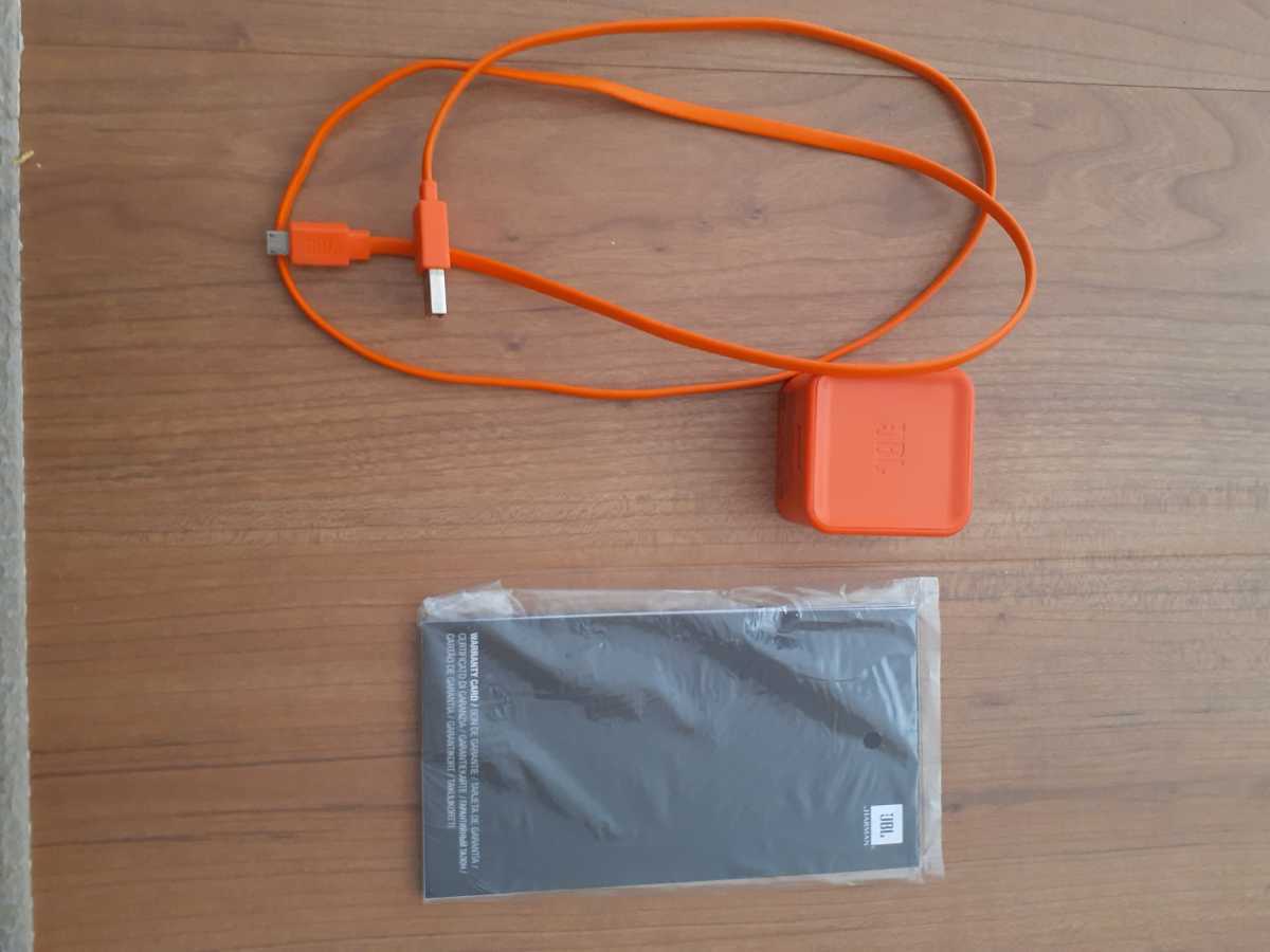 ☆★JBL CHARGE3★☆Bluetooth ワイヤレススピーカー _画像3