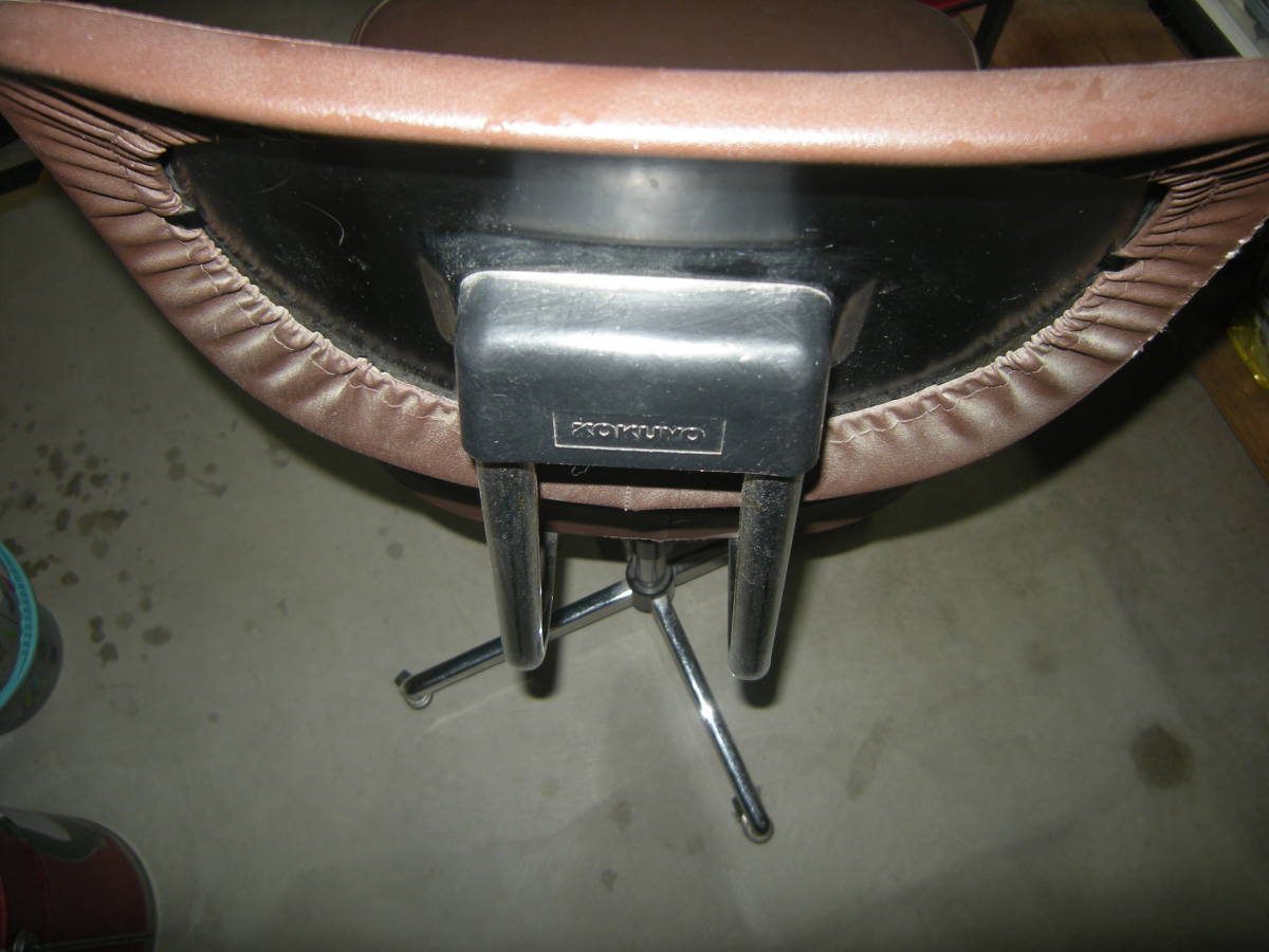 愛媛県　松山市発　引き取り限定　コクヨ　ステップ付き　椅子　ガス圧　高さ調子無段階 _画像4