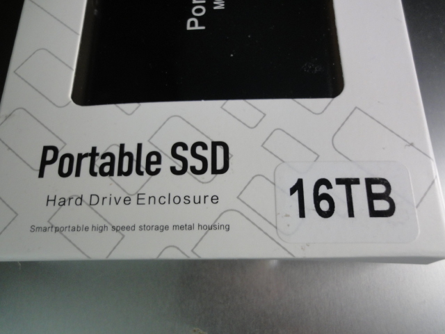 開封済み ポータブルSSD 16TB USB 3.0 ノートパソコン_画像3