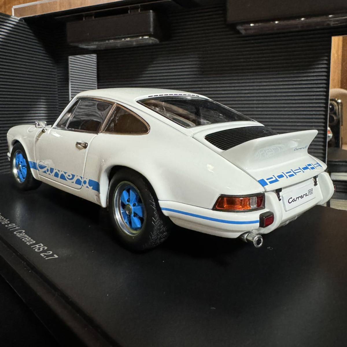 絶版未展示品オートアート1/18ポルシェ911 カレラ RS 2.7 1973_画像2