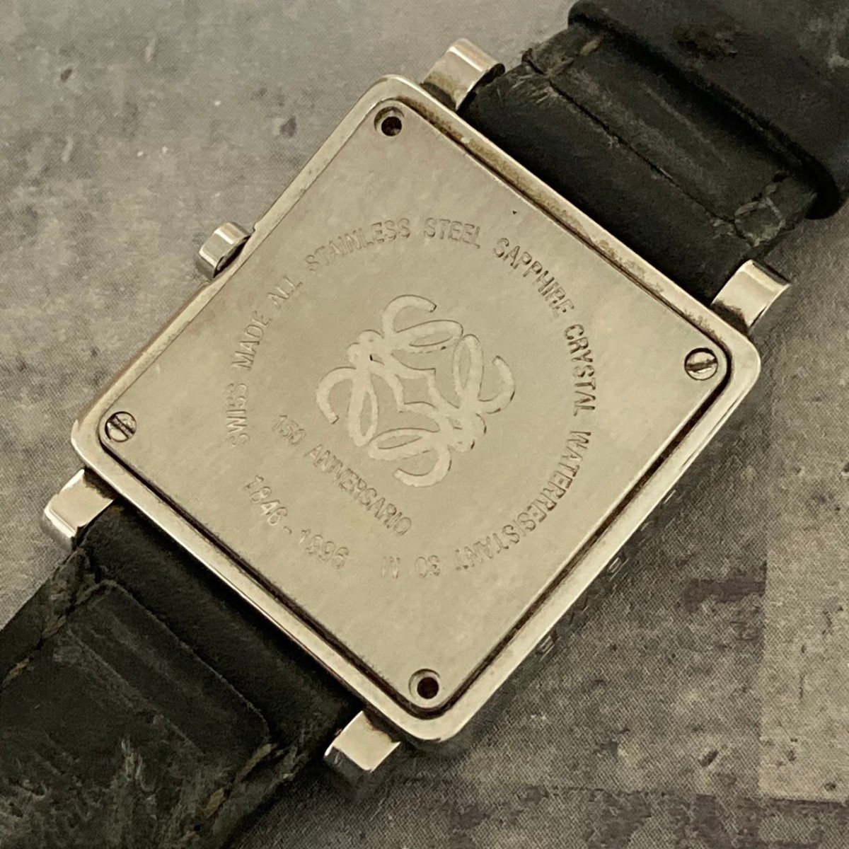 ◆稼働品◆良品◆ LOEWE ロエベ クォーツ 腕時計 1846-1996 アナグラム ボーイズ レディース スクエアフェイス ゴールド 黒文字盤 _画像3