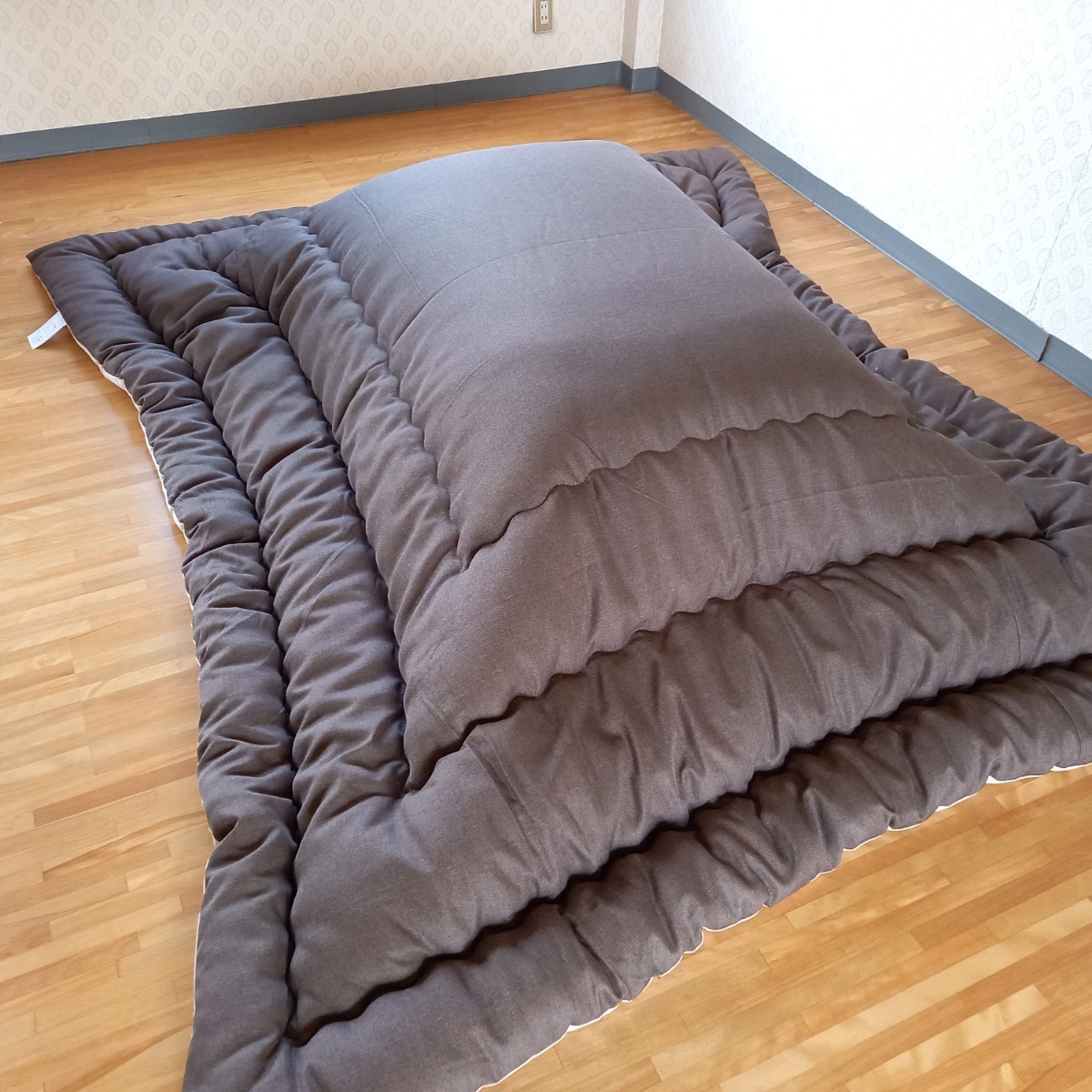  super water repelling processing kotatsu futon square thick cloth volume thickness .. Brown clean safety made in Japan ( feather futon quilt futon mattress pillow ) exhibiting..