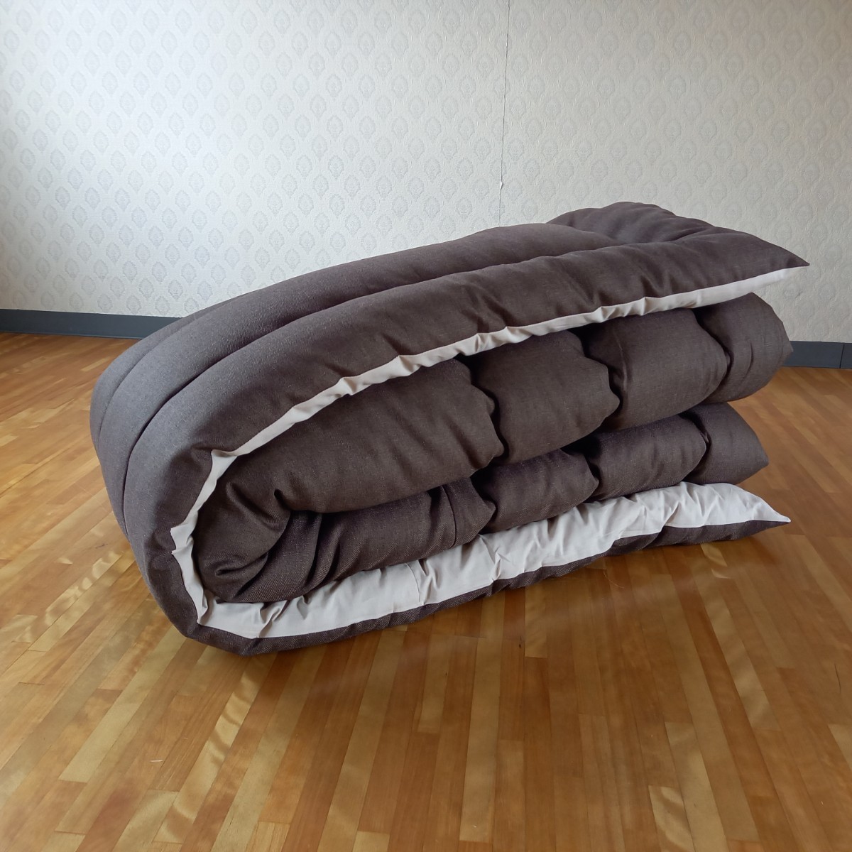  super water repelling processing kotatsu futon square thick cloth volume thickness .. Brown clean safety made in Japan ( feather futon quilt futon mattress pillow ) exhibiting..