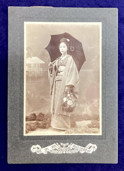 820◆戦前◆明治38年◆女性　古写真/橘花子◆山﨑徳之助◆栃木町◆人物◆傘◆着物◆ポートレート◆カメラ◆撮影◆写真館◆白黒◆レトロ_画像1