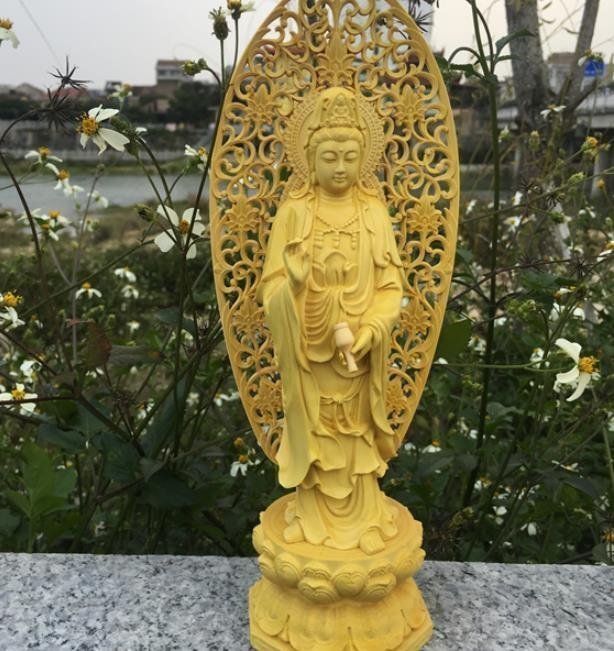 黄楊木 手彫り 浄瓶観音 木製彫刻　手彫り　仏像 仏教美術 高さ27cm