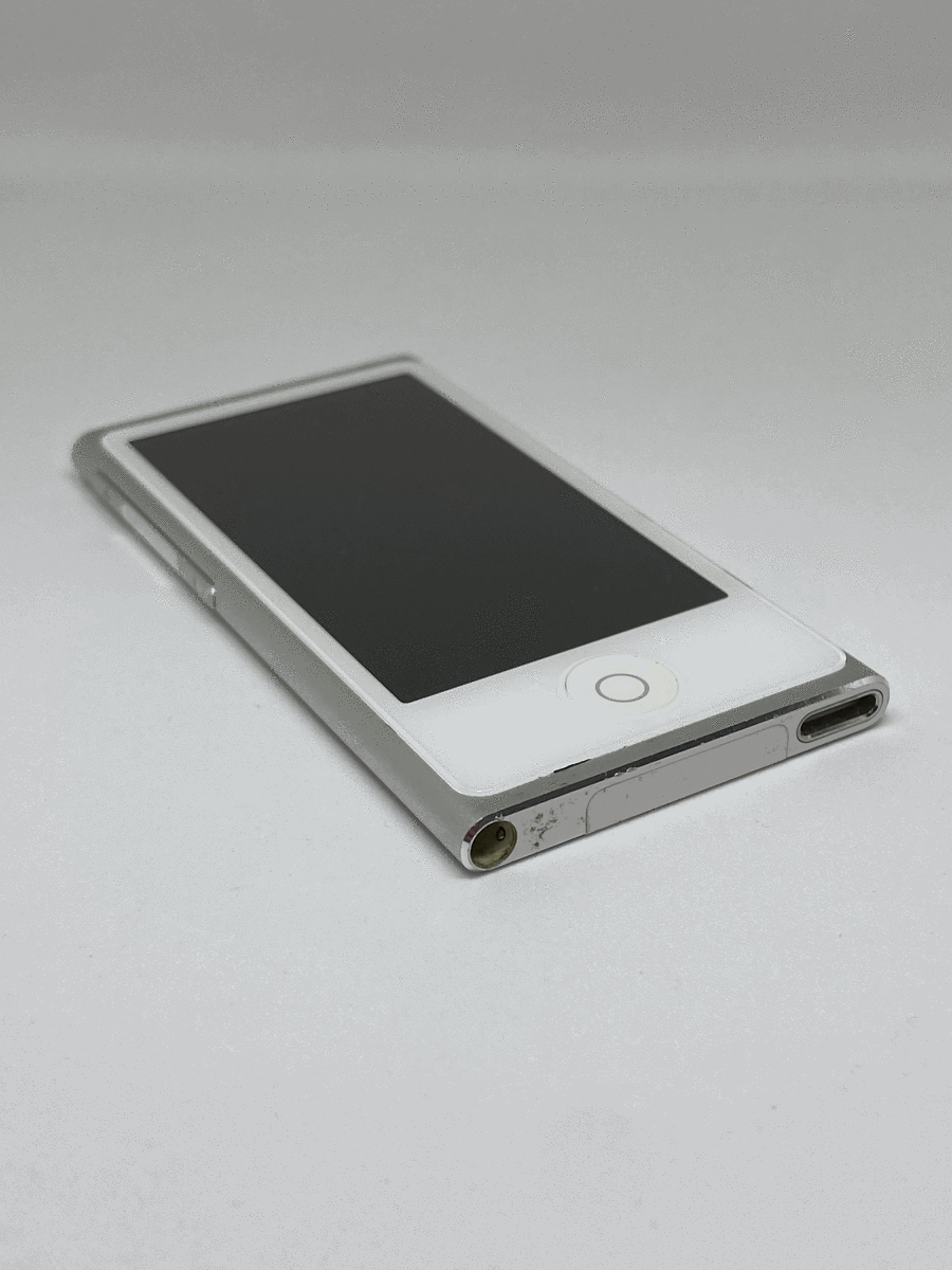 【新品バッテリー交換済み nanoシリーズ最終モデル】 Apple iPod nano 第7世代 16GB シルバー 中古品 【完動品 生産終了品 1円スタート】_画像3