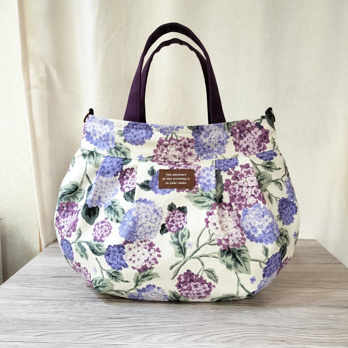 タック入りバッグＭ　紫陽花柄　パープル