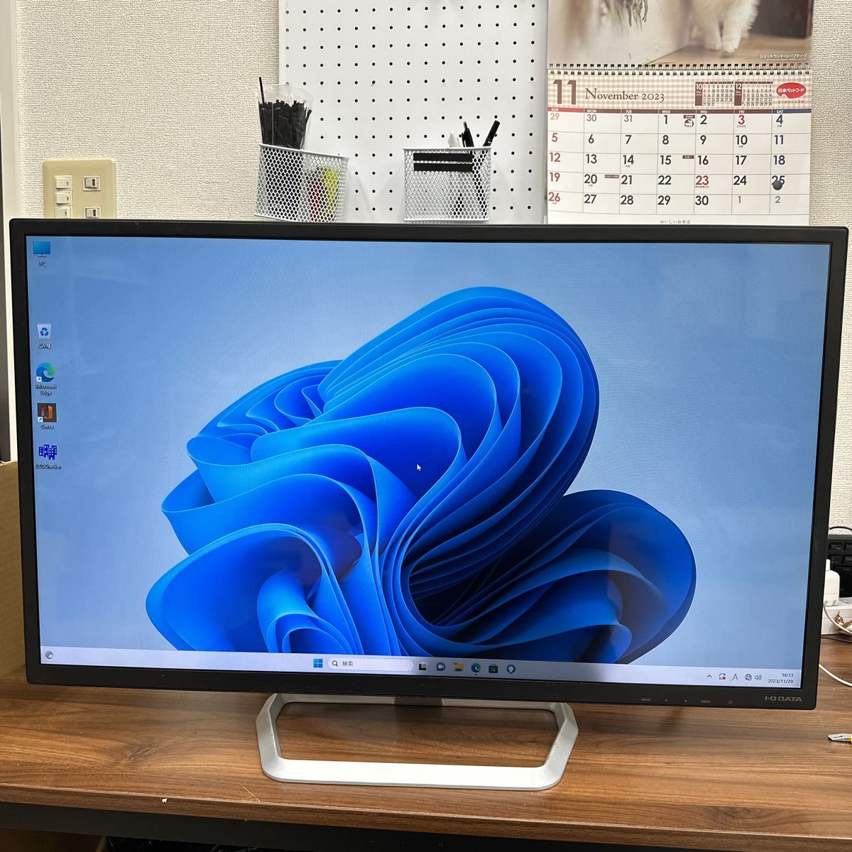 junk-32 IO-DATA LCD-MF321XDB 32インチ液晶モニター　HDMI DisplayPort フルHD 画面下部バックライト切れ　電源ケーブル付き_画像1