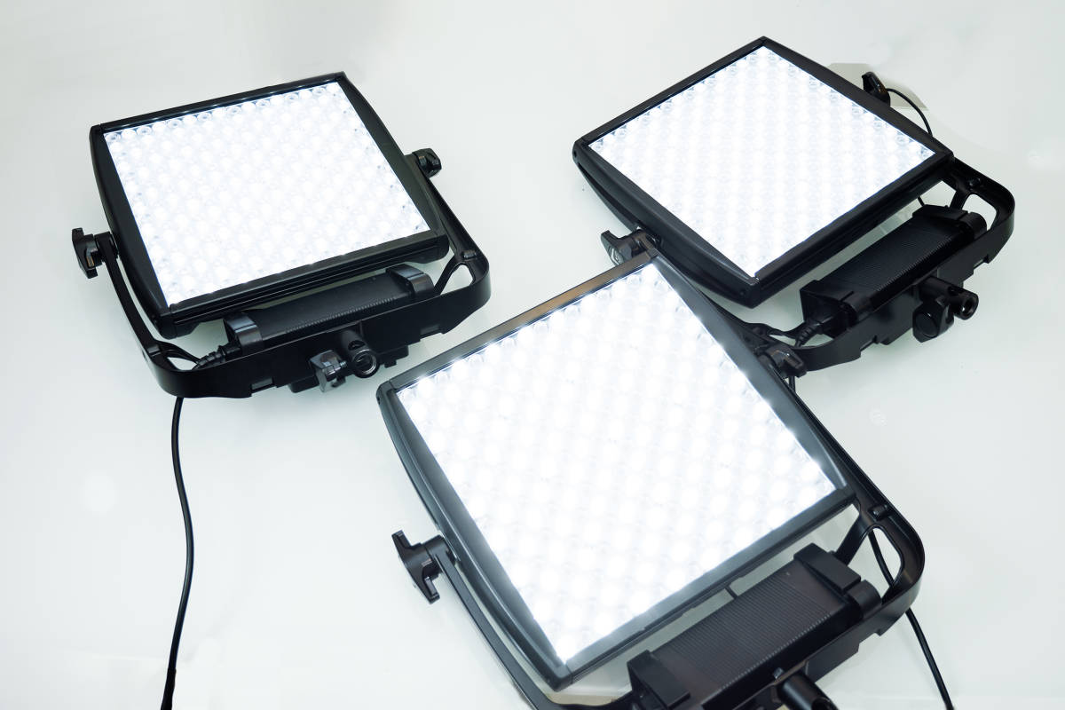 Litepanels Astra E 1x1 Daylight 3灯セット/Vマウントバッテリーブラケットｘ2/PortaBraceライトパネル専用ケースLPB-LED2A x 2_画像1