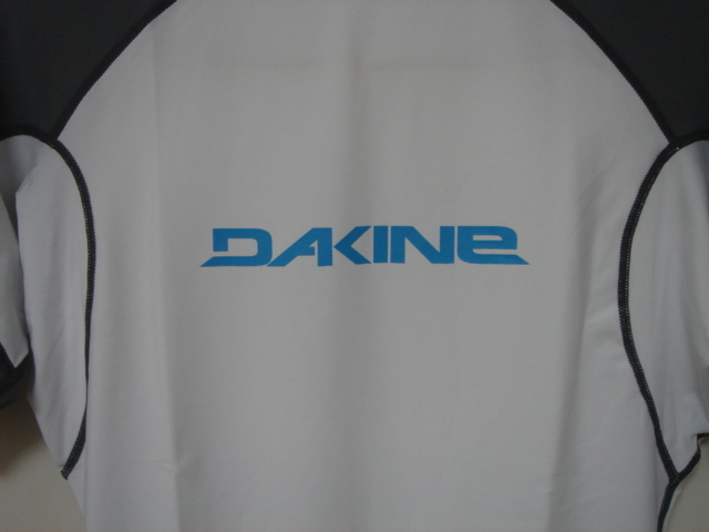 DAKINE ダカイン AH231852WHT メンズ Lサイズ 半袖ラッシュガード ラグラン型 ホワイト色 ロゴもの Logo ライクラ Lycra 新品 送料無料の画像2