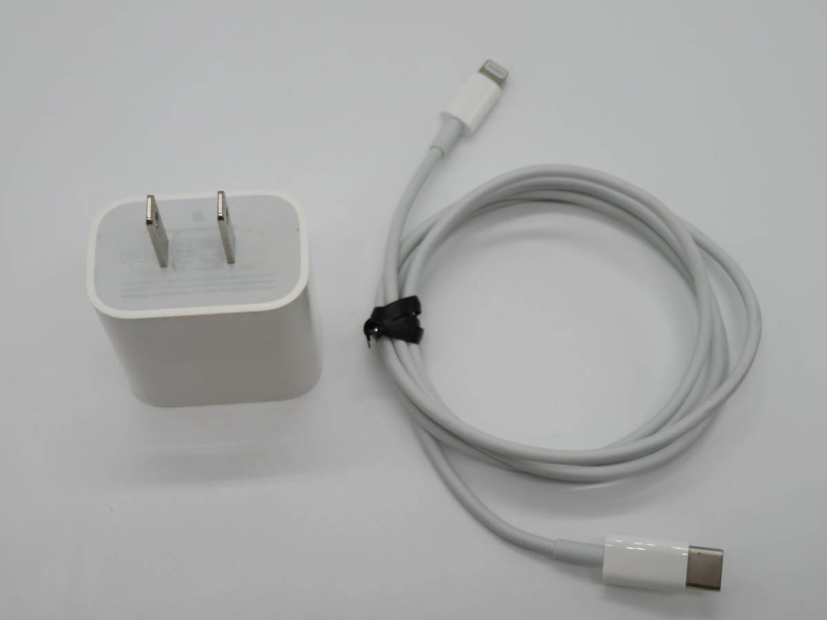 Apple(アップル)純正　USB-C　ACアダプター A2305 20W・ライトニングケーブル　中古品　ネ10ー19A　_画像1