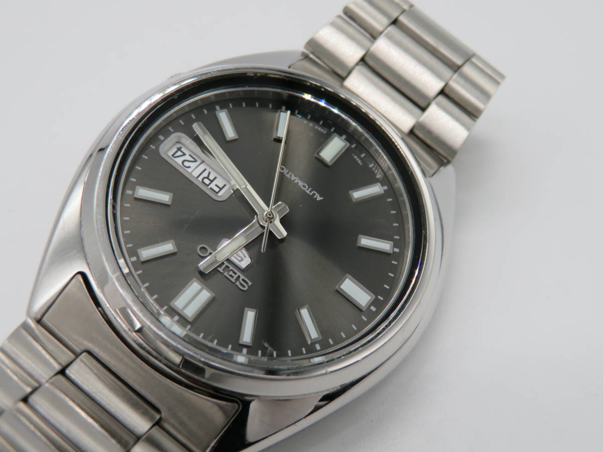 SEIKO ５(セイコー）オートマチック　シルバー×ブラックカラー　腕時計　中古品　W1ー16A　_画像3