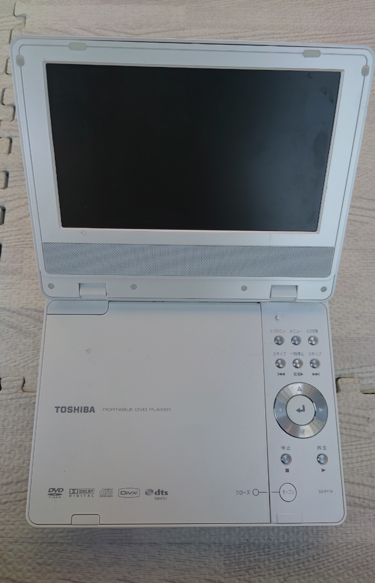 【ジャンク品】通電未確認 TOSHIBA ポータブルDVDプレーヤー SD-P71S / バッテリーパック SD-PBP71J 東芝 DVDプレーヤー_画像1