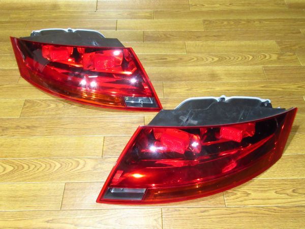 Audi TT/アウディTT(8J)前期純正 テールライト テールランプ 左右セット　8J0 945 095 C/8J0 945 096 C_画像1