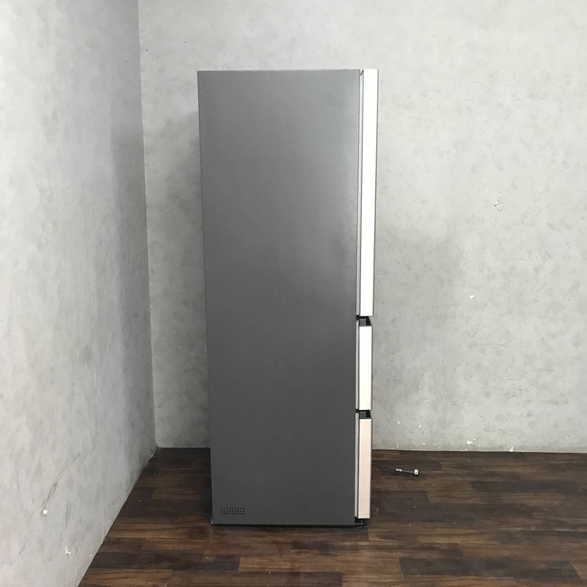 WY8/19 日立 HITACHI ノンフロン冷凍冷蔵庫 R-V38KV(N)型 375L 冷蔵300L冷凍75L 右開き 3ドア 2019年製 ※動作確認済み_画像3