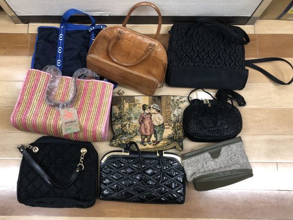 1円~ 現状品/長期保管品/ジャンク品 ノーブランド ブランド バッグ 小物 まとめて50点 COACH マイケルコース キタムラ GUESS ゲス_画像3