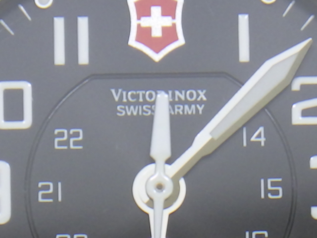 h3K002Z10 VICTORINOX ビクトリノックス SWISS ARMY スイスアーミー 241344 デイト メンズクォーツ 腕時計 不動品_画像4