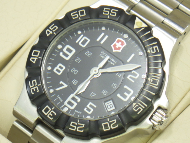 h3K002Z10 VICTORINOX ビクトリノックス SWISS ARMY スイスアーミー 241344 デイト メンズクォーツ 腕時計 不動品_画像3