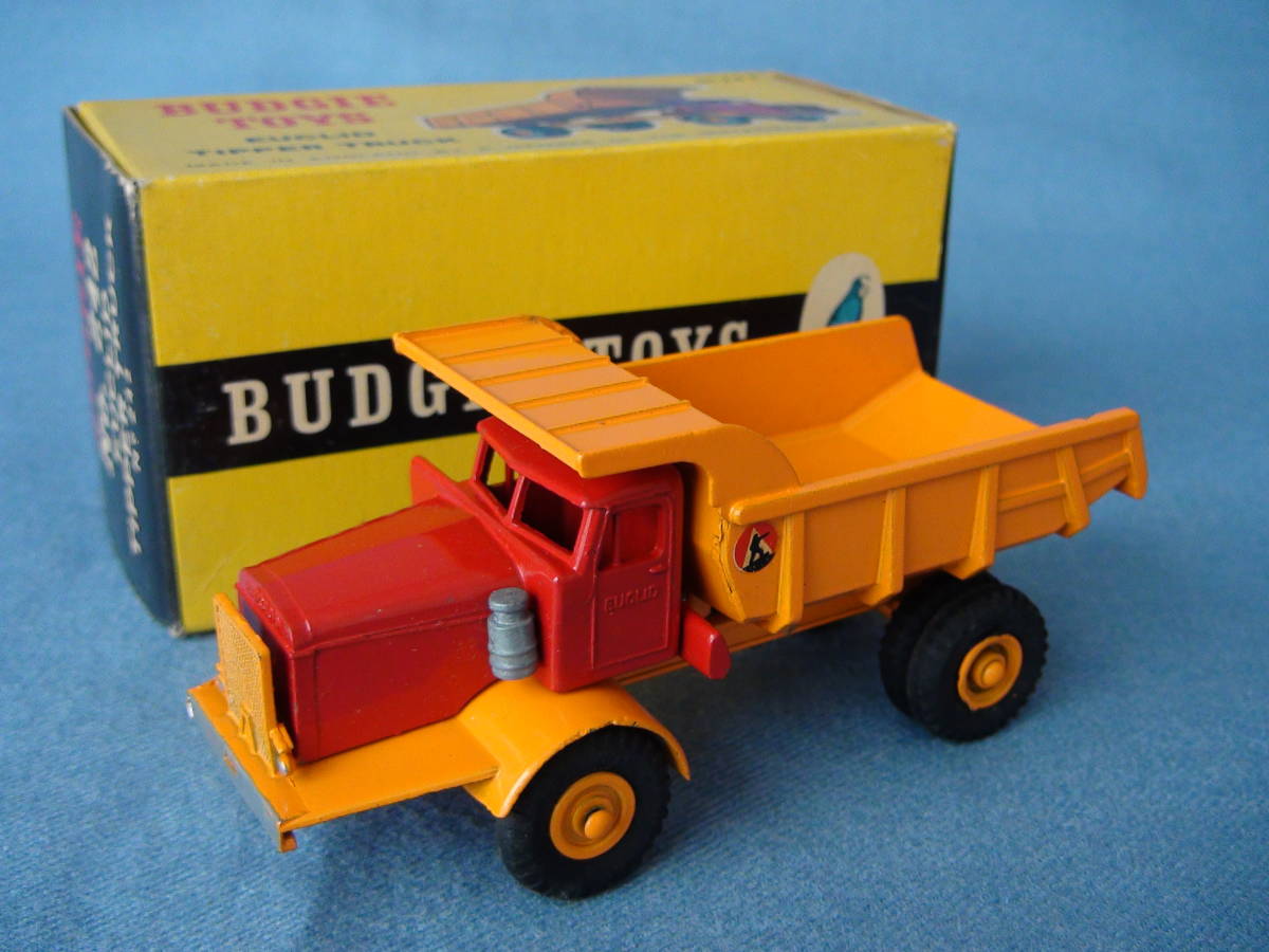 1960年代古い英バッジ―1/86位ユークリッド・オフロードダンプトラック・赤/オレンジチッパー・美品/当時箱付の画像1