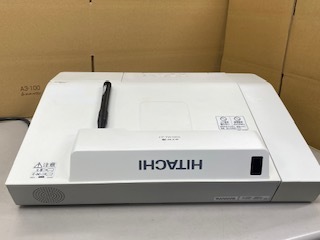 HITACHI 日立 液晶プロジェクター CP-TW3005 1台 11-16-D_画像1