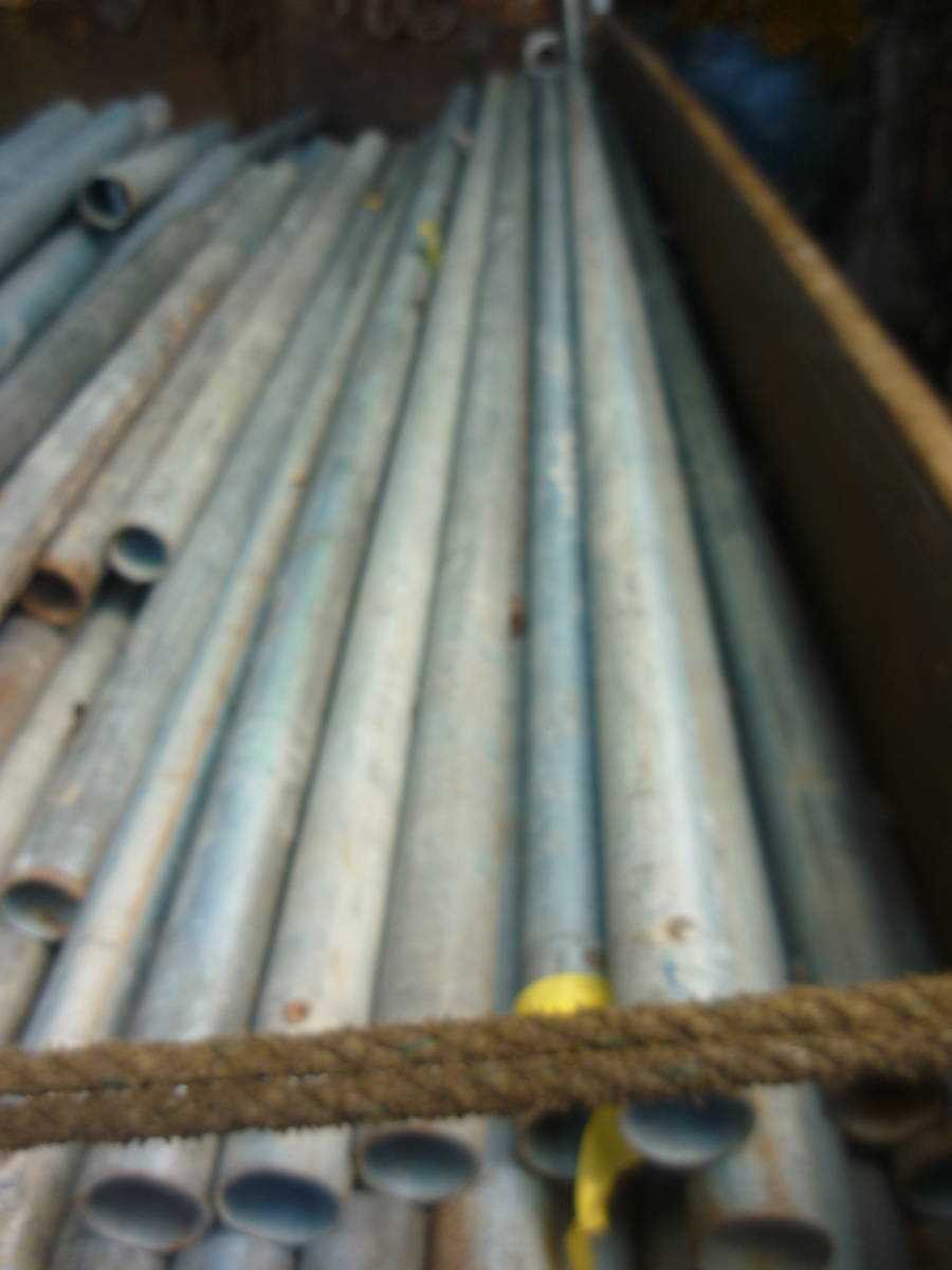鹿児島発　単管パイプ３０本出品です　直径48.6Φ 長さ2.5m　厚さ2.4㎜　　　中古　少し錆付き使用には問題有りません　_画像3