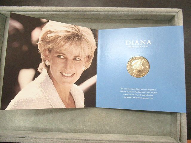 ▲▲未使用品 ROYAL MINT ロイヤルミント ダイアナ妃 DIANA メモリアルコイン 5ポンド PRINCESS OF WALES FIVE POUNDS カバー台紙付き▲▲の画像3