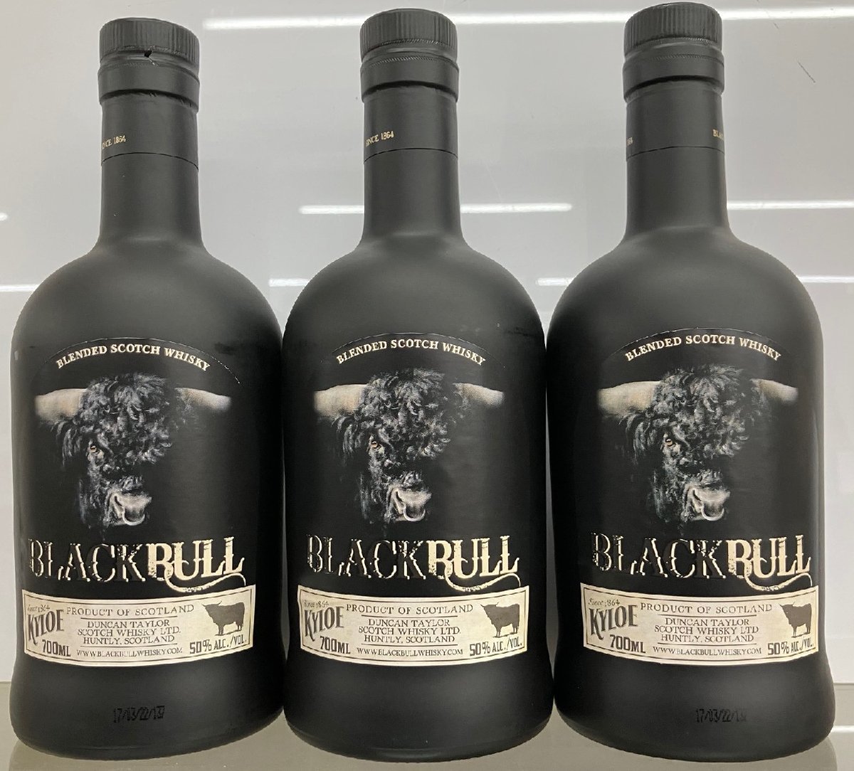 ブラックブル（BLACK BULL）700ｍｌ　50％　（正規輸入品）ダンカンテイラー　ブレンデッドスコッチウイスキー　3本セット 1円から　_画像1