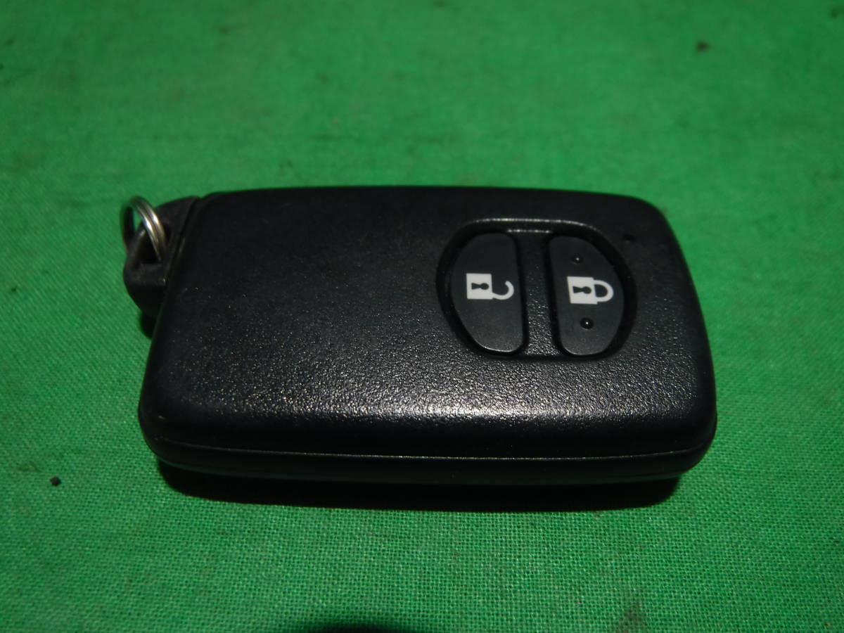 () Toyota aqua NHP10 средний период оригинальный ключ батарейка нет 1 001YUA 1033 14ADA-02 DENSO