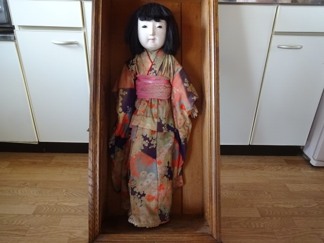 A かなり古い明治時代市松人形抱き人形女の子家具調天然木人形