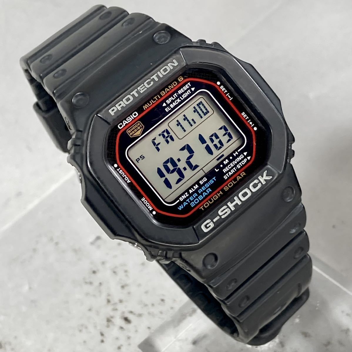 美品 CASIO G-SHOCK GW-M5610-1JF タフソーラー 電波受信 電波ソーラー マルチバンド6 スクウェア ブラック レッド スピード オリジン_画像2