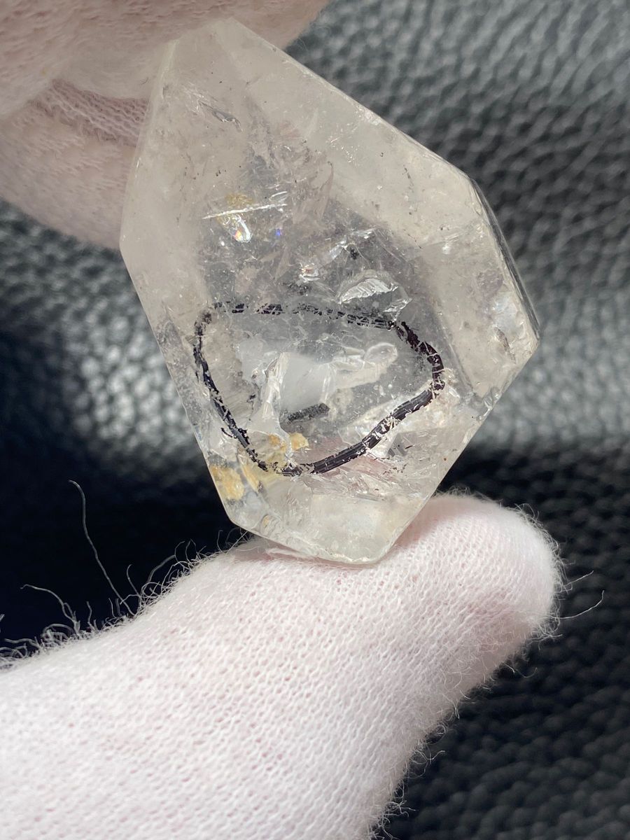 水入りハーキマーダイヤモンド　内包物動きます。　可動大と可動小　2箇所動きます。　原石