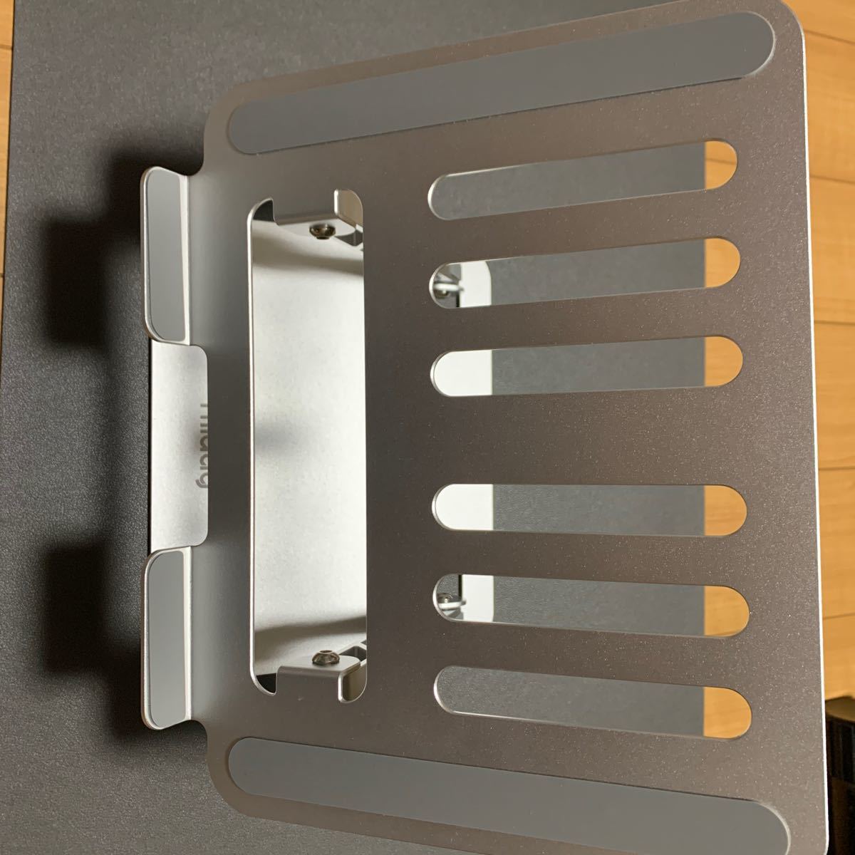 Miady ノートパソコン タブレット iPadスタンド 折りたたみ式 滑り止め 高さ/角度調整可能 放熱性 軽量 10-15.6インチに対応 (シルバー)_画像4