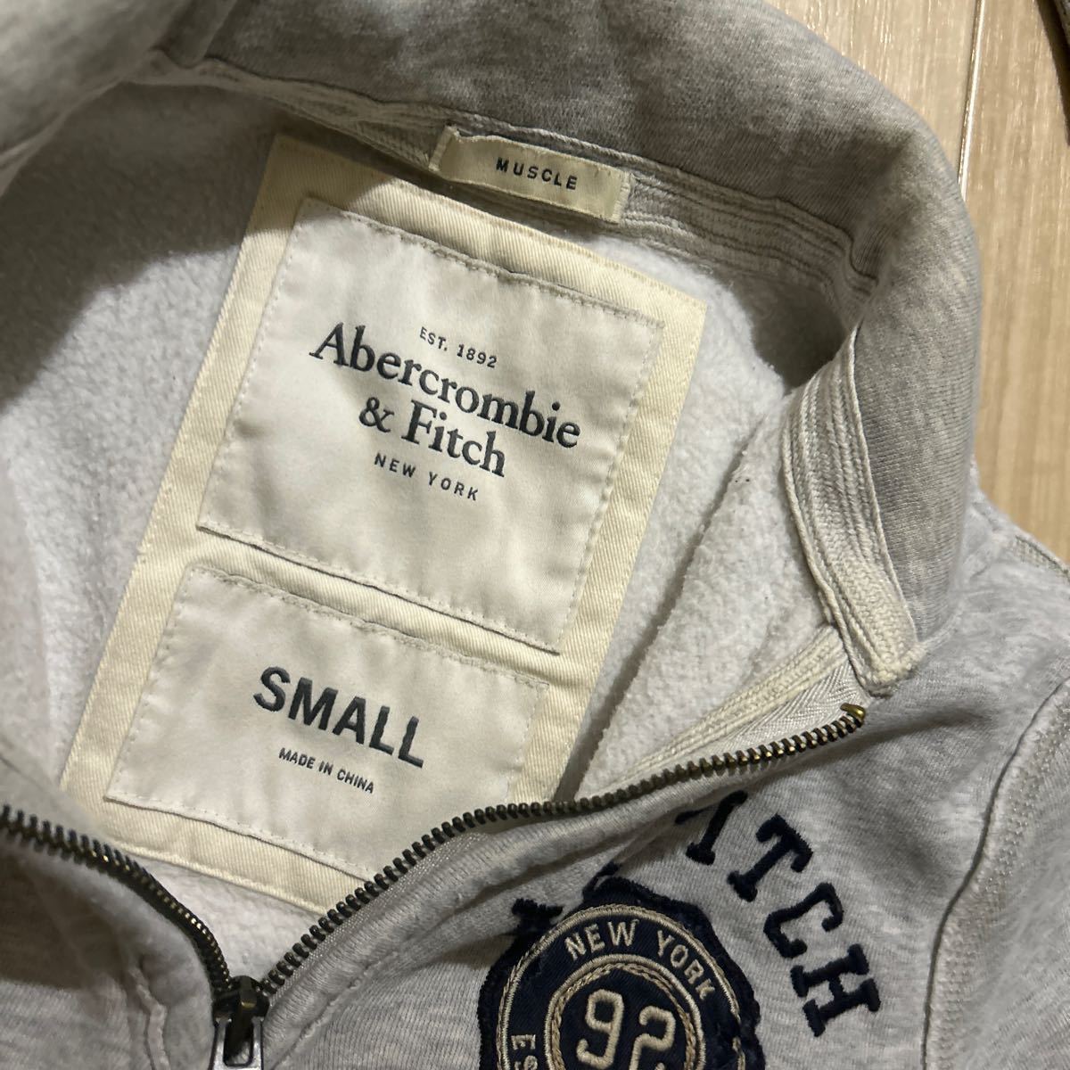 Abercrombie&fitch/アバクロンビー&フィッチ/アバクロ/スウェット/ジップスウェット/ダメージ加工/レディース/S/アメカジ/ホリスター_画像5