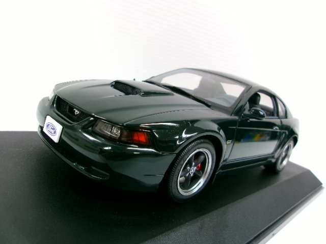 オートアート 1/18 フォード マスタングGT 2004 ブラック 外箱・台座無 オートアート製アクリルケース付 (8179-434)_画像1