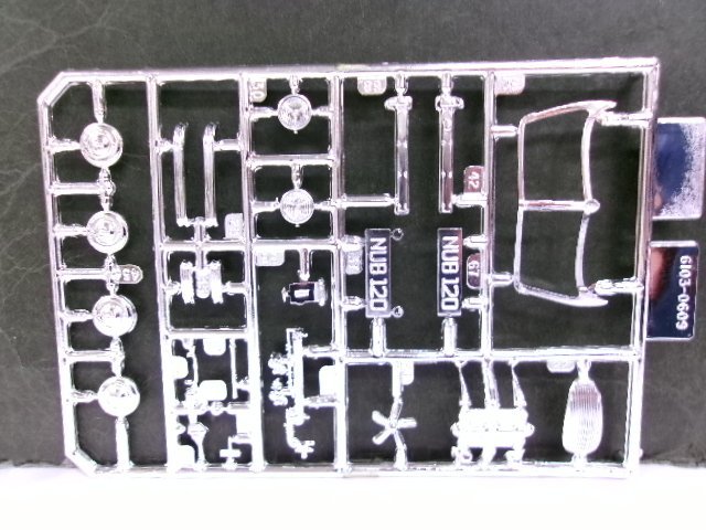 アオシマ・レベル 1/24 ジャガー XK 120 キット (1141-637)_画像6