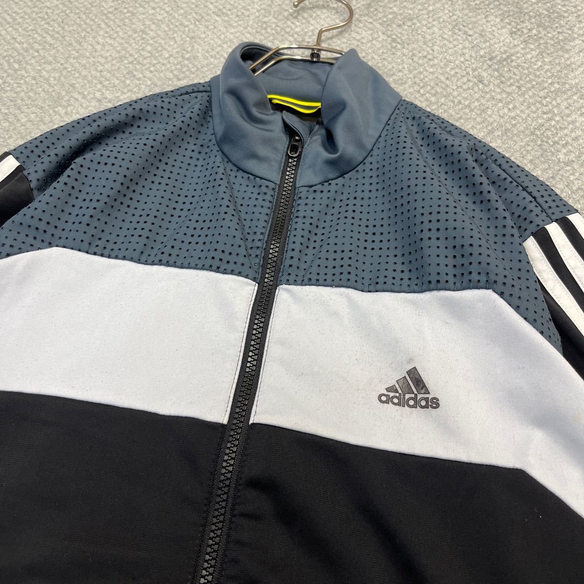 100円スタート♪ （16）adidas アディダス　トラックジャケット　サイズM相当　トレーニングジャージ　三本線　三段切り替え　袖リブ_画像5