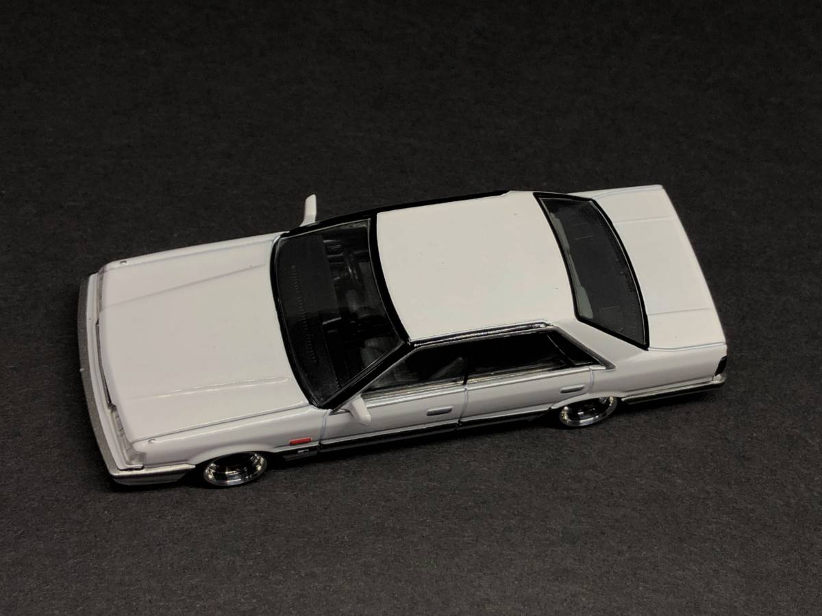 トミカリミテッドヴィンテージ 1/64 日産 スカイライン 4ドアHT GTパサージュ ツインカム24V (87年式) 改 深リム_画像6