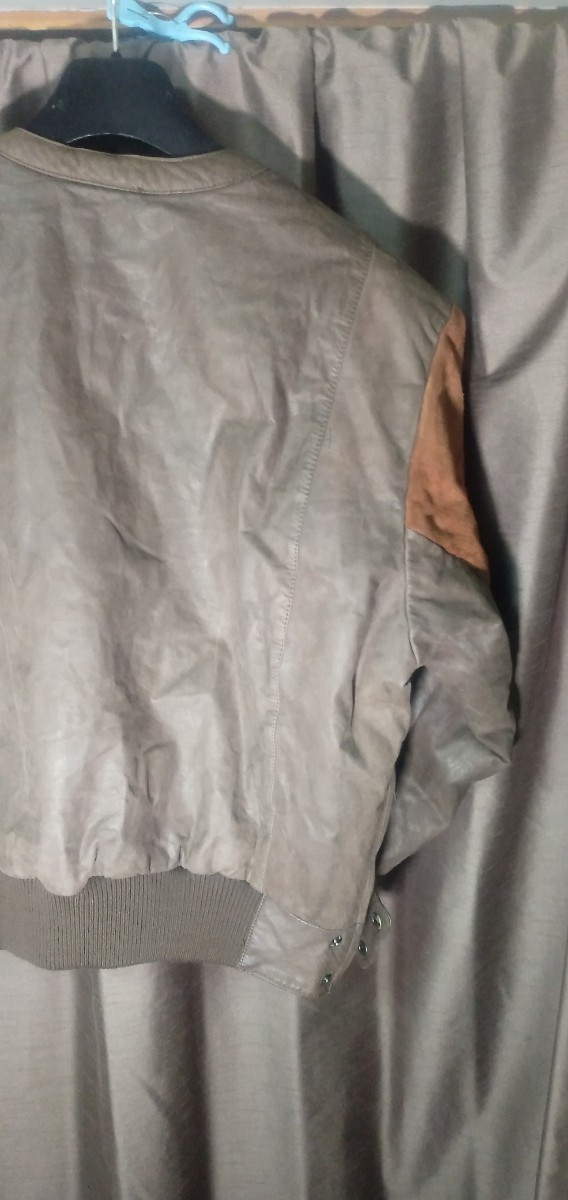 牛革 カーキ系/部分切替 茶のヌバック ピアスポーツ ライカ製 凝った、襟なしのかぶって着るデザインのお洒落なレザーブルゾン 大きめのL位_画像7