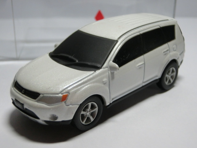 非売品 ディーラー特注 1/64 MITSUBISHI OUTLANDER 三菱 アウトランダー ホワイト カラーサンプル プルバックカー ダイキャスト製ケース付の画像1