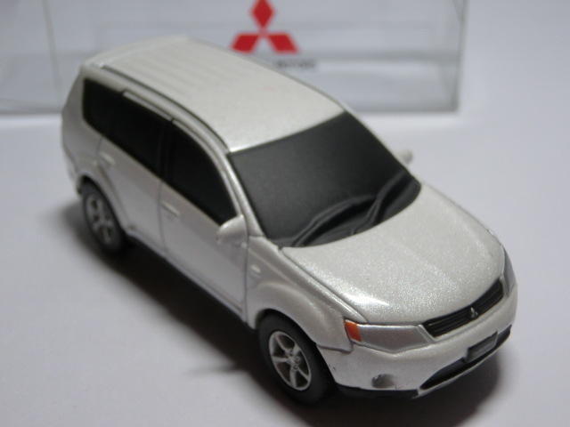 非売品 ディーラー特注 1/64 MITSUBISHI OUTLANDER 三菱 アウトランダー ホワイト カラーサンプル プルバックカー ダイキャスト製ケース付の画像7