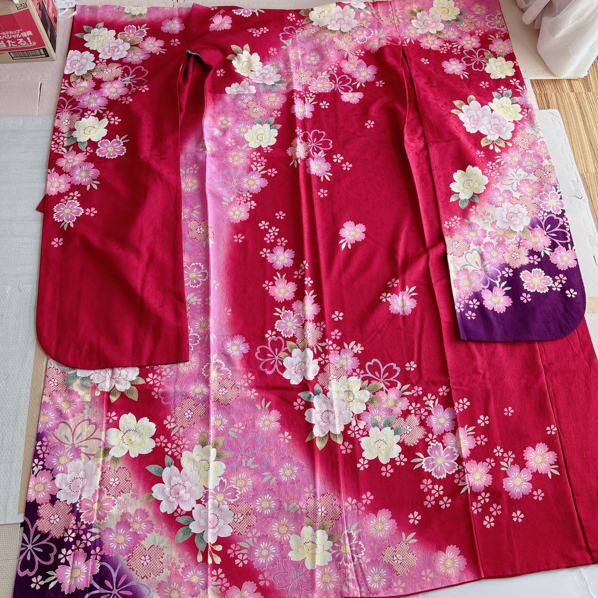 ■豪華振袖 刺繍　舞桜　暈し染め　金彩　京都きもの友禅扱い　逸品　