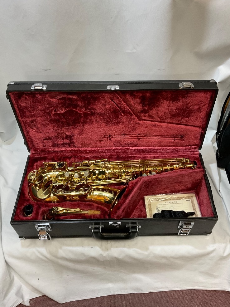 u50999 used Yamaha YAS-62 alto saxophone sculpture have large Izumi . selection . document bell . dent part equipped 